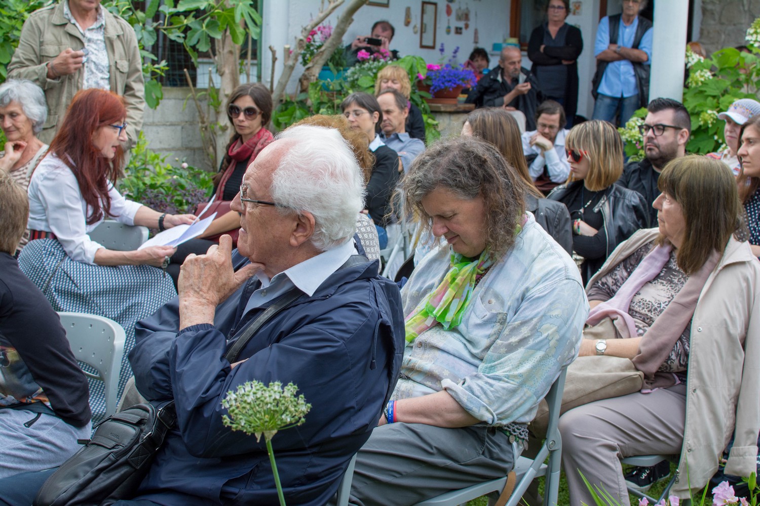 Sonja Polanc bere, vrt družine Čalija, 19. Forum Tomizza, Pesnik na cesti, Koper, 17. 5. 2018 (foto Lado Jelen)